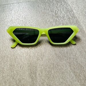 Stylish Green Cat-Eye Sunglasses